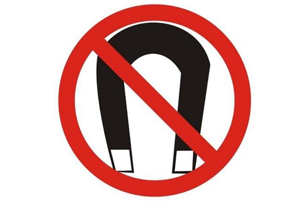 防磁抗干擾的國產(chǎn)工控機箱尺寸一般為19英寸標準機架