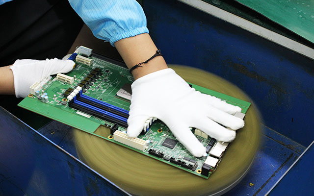 龍芯3A6000：開啟國產(chǎn)工控主板“芯”時代